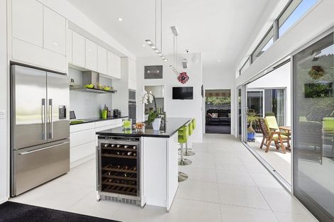 Photo of property in 5 Linacre Way, Tawa, Wellington, 5028