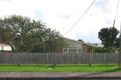 Photo of property in 3a/2 Kirrie Avenue, Te Atatu South, Auckland, 0610