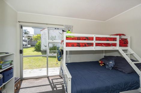 Photo of property in 23 Luckens Road, West Harbour, Auckland, 0618