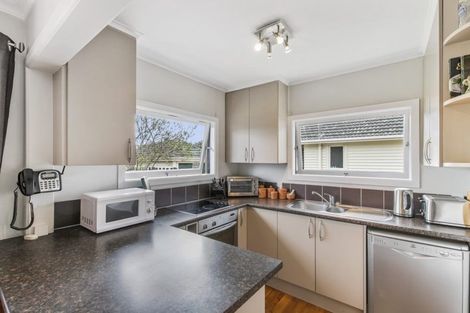Photo of property in 20 Grove Road, Papakura, 2110