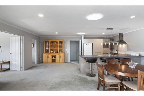 Photo of property in 8 Logan Place, Waiuku, 2123