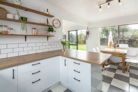 Photo of property in 30 Augustus Street, Carterton, 5713