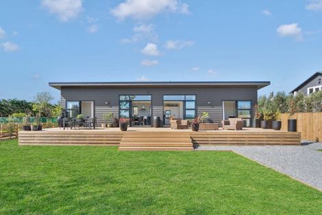 Photo of property in 27 Ferry Road, Martinborough, 5711