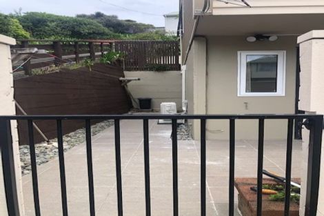 Photo of property in 20a Lyndfield Lane, Newlands, Wellington, 6037