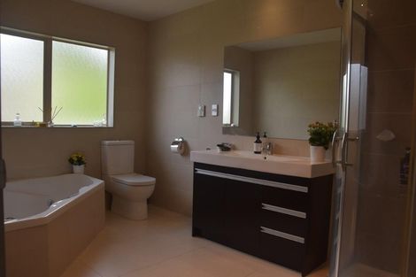 Photo of property in 85 Laurel Oak Drive, Schnapper Rock, Auckland, 0632