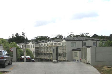Photo of property in The Haven, 7/120 Beach Haven Road, Beach Haven, Auckland, 0626