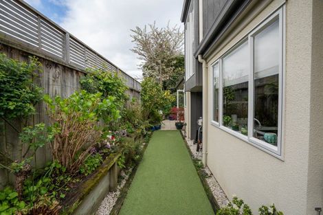 Photo of property in 2/12 Gradwell Place, Two Mile Bay, Taupo, 3330