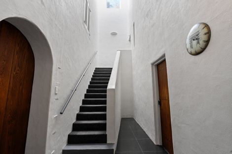 Photo of property in 5 Rangiuru Road, Mahina Bay, Lower Hutt, 5013