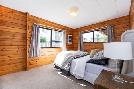 Photo of property in 64 Waimumu Road, Massey, Auckland, 0614