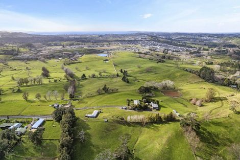 Photo of property in 107 Cemetery Road, Wainui, 0992