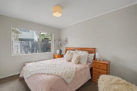 Photo of property in 2/24 Mcquarrie Avenue, Wattle Downs, Auckland, 2103