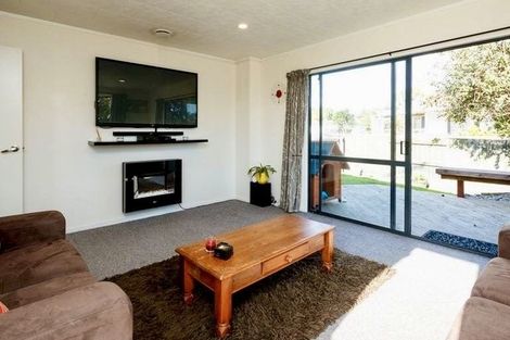 Photo of property in 96 Hillcrest Drive, Kelvin Grove, Palmerston North, 4414