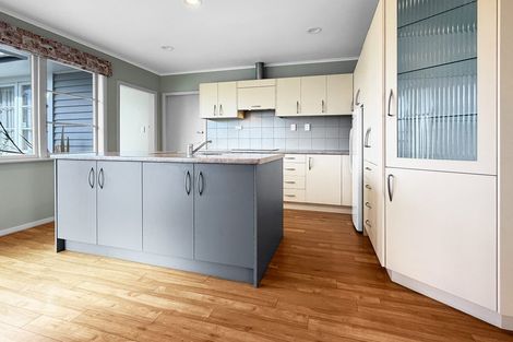 Photo of property in 44 Queenwood Road, Levin, 5510