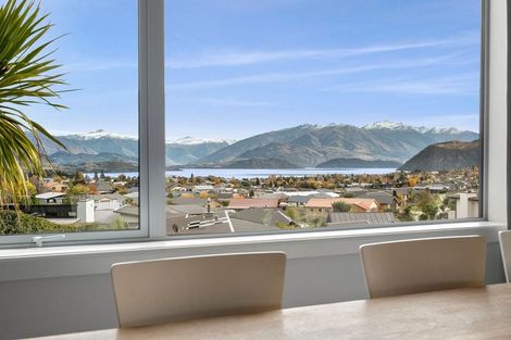 Photo of property in 12 Bovett Place, Wanaka, 9305