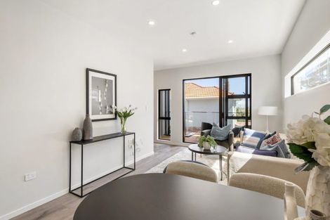 Photo of property in 2/1 Egremont Street, Belmont, Auckland, 0622