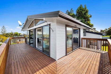 Photo of property in 4 Advene Road, Cockle Bay, Auckland, 2014