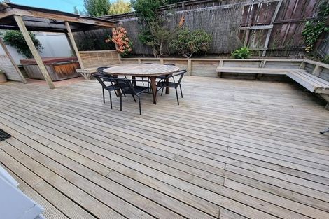 Photo of property in 1 Tamahere Drive, Glenfield, Auckland, 0629