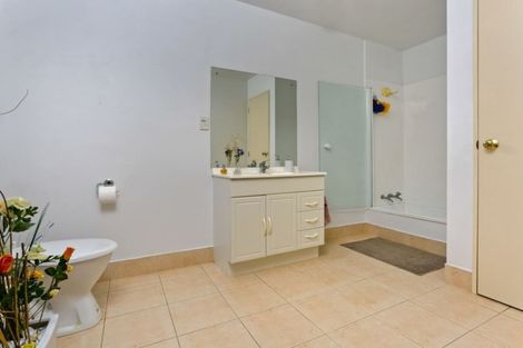Photo of property in 3/31 Fields Parade, Oteha, Auckland, 0632