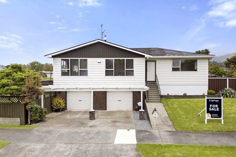 Photo of property in 4 Monterey Place, Totara Park, Upper Hutt, 5018