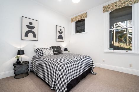 Photo of property in 2 The Crescent, Roseneath, Wellington, 6011