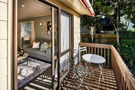 Photo of property in 72b Newlands Road, Newlands, Wellington, 6037