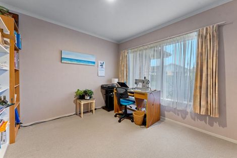 Photo of property in 2 Piriti Drive, Te Atatu Peninsula, Auckland, 0610