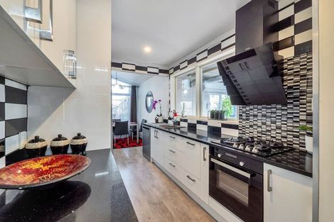 Photo of property in 33 Huruhuru Road, Massey, Auckland, 0614