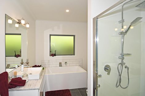 Photo of property in 7 Mountain Road, Kaiwaka, Maungaturoto, 0587