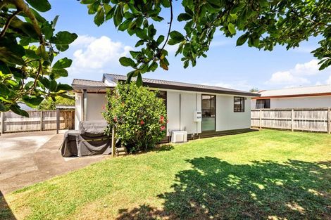 Photo of property in 8 Cameron Place, Ranui, Auckland, 0612