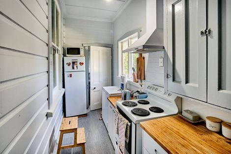 Photo of property in 46 Northland Road, Northland, Wellington, 6012