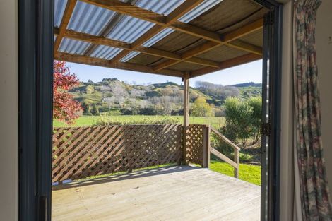 Photo of property in 911 Kanakanaia Road, Whatatutu, Te Karaka, 4091