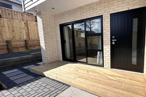 Photo of property in 17b Artesia Close, Shamrock Park, Auckland, 2016