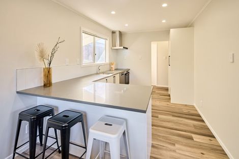 Photo of property in 18 Eastview Grove, Normandale, Lower Hutt, 5010