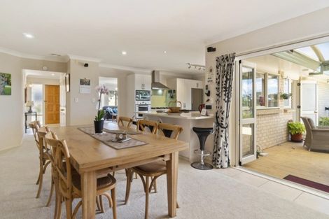 Photo of property in 2 San Fernando Way, Henderson, Auckland, 0612