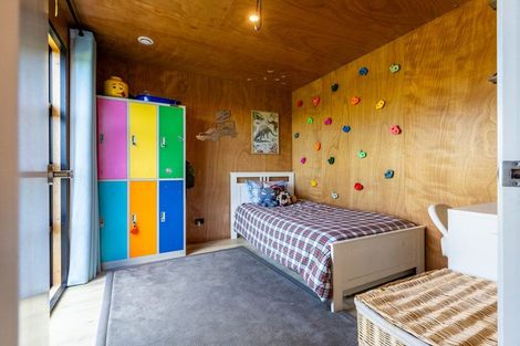 Photo of property in 237 Croydon Road, Midhirst, Stratford, 4394