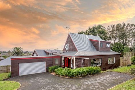 Photo of property in 17 Unsworth Drive, Unsworth Heights, Auckland, 0632