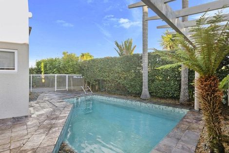 Photo of property in 27c Heathcote Road, Castor Bay, Auckland, 0620