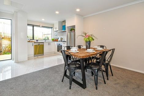 Photo of property in 27a Poruru Close, Papakura, 2110