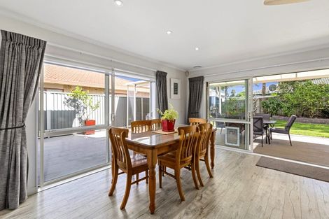 Photo of property in 26 Bundoran Way, Pinehill, Auckland, 0632