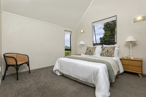 Photo of property in 33 Waipuia Place, Greenhithe, Auckland, 0632