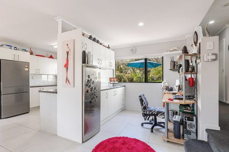 Photo of property in 52 Hewlett Road, Massey, Auckland, 0614