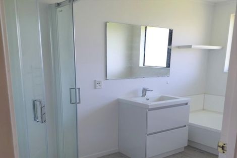 Photo of property in 96 Hillcrest Drive, Kelvin Grove, Palmerston North, 4414