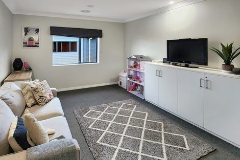 Photo of property in 16 Birkinshaw Grove, Riverstone Terraces, Upper Hutt, 5018