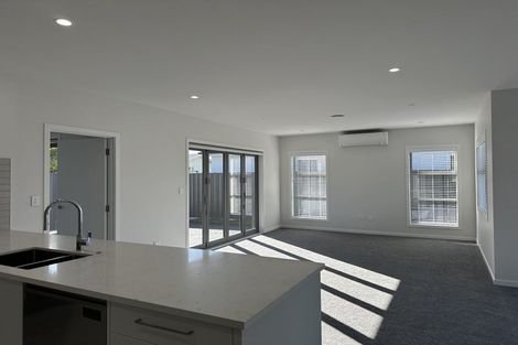 Photo of property in 17 George Yee Place, Taradale, 4112