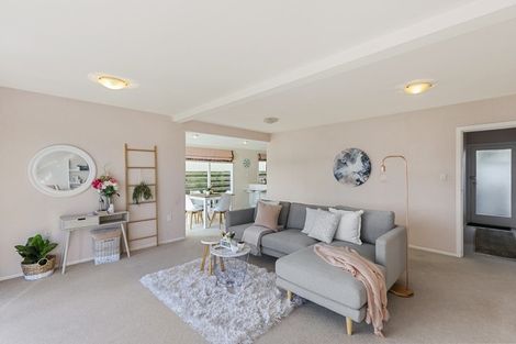 Photo of property in 133 Akaroa Drive, Maupuia, Wellington, 6022