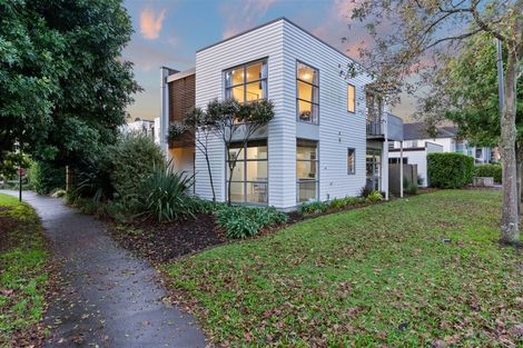 Photo of property in 15 The Track, Takanini, 2112