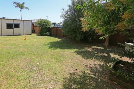 Photo of property in 1 Marlene Avenue, Te Atatu South, Auckland, 0610
