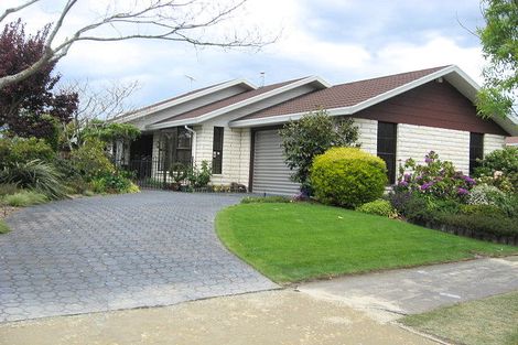 Photo of property in 6 Connemara Drive, Northwood, Christchurch, 8051