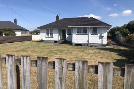 Photo of property in 2 Sutton Place, Hawera, 4610
