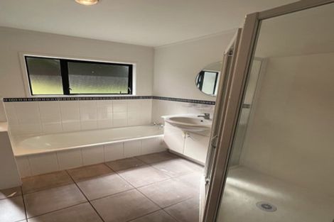 Photo of property in 28 Goodwood Drive, Goodwood Heights, Auckland, 2105